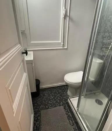 Studio Apartment *